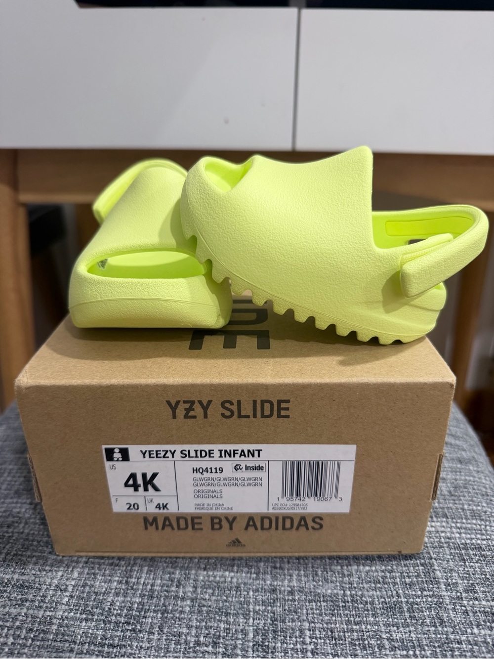 Yeezy Infant Slide in Glow Green size 4K